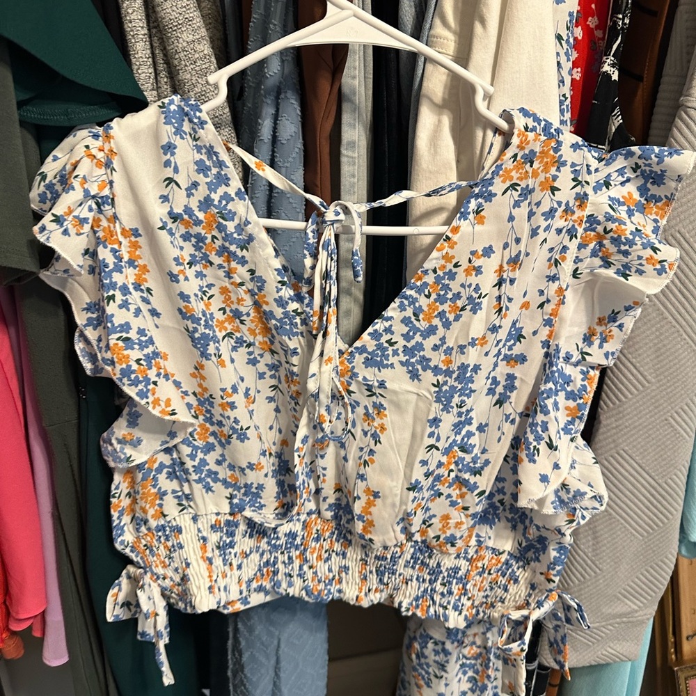NWOT - White Floral Crop Top - XL